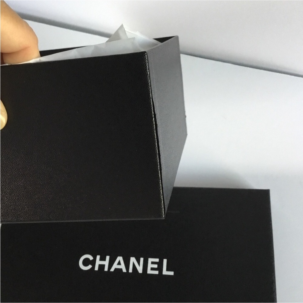 CHANEL BOX W/2 DUST BAGS SOME TISSUE NO LOGO BOOK-FINAL PRICE - Picture 14 of 14
